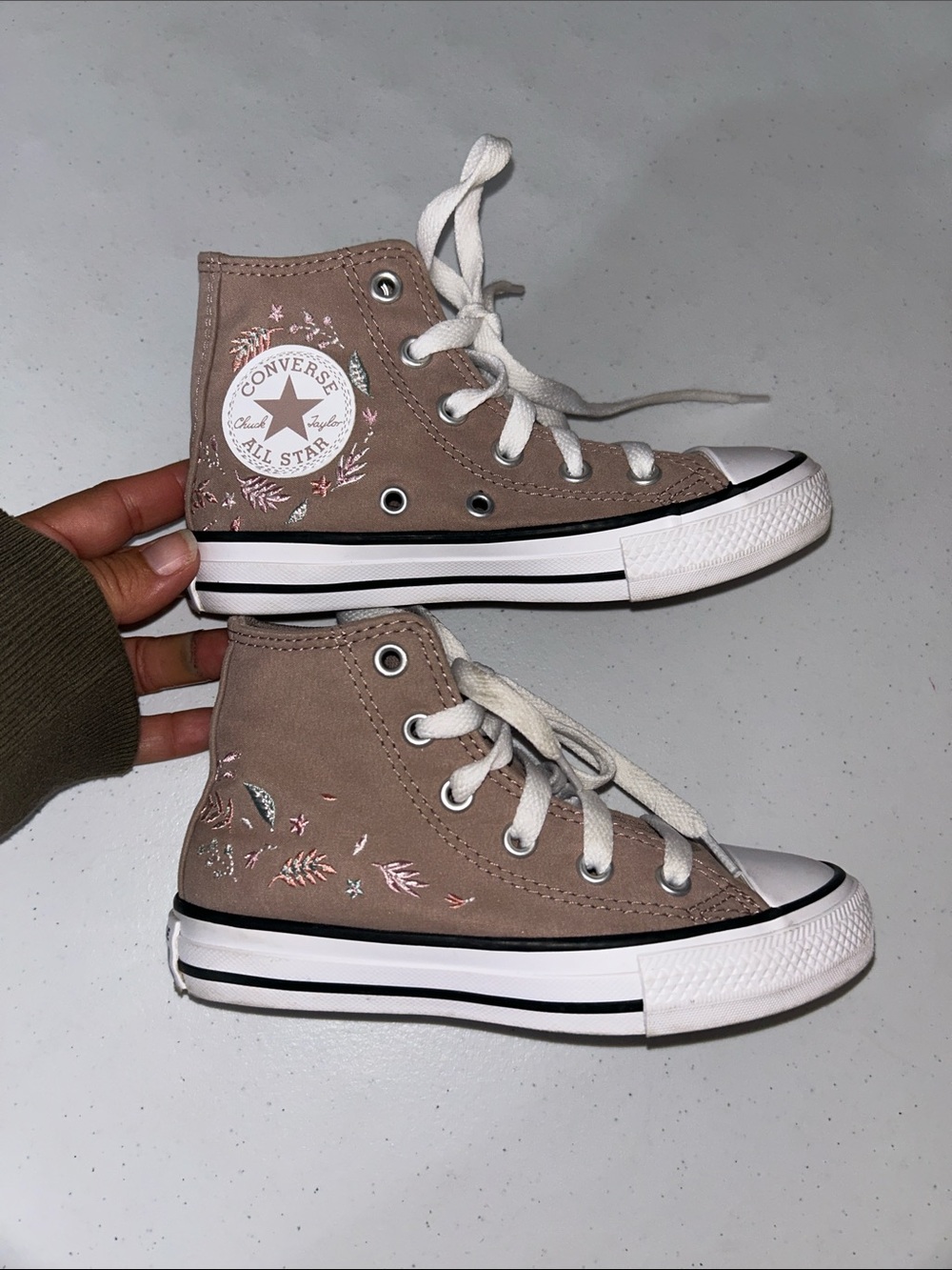 Converse Girl’s High-Tops Embroidered Flowers Size 11